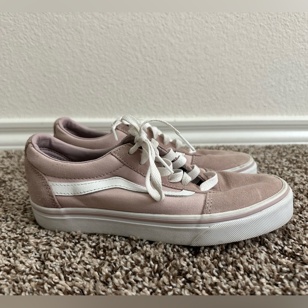 LILAC VANS